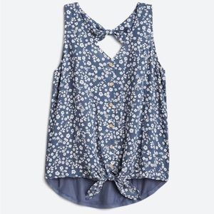 FORTUNE + IVY - Avayah Back Detail Mixed
Material Blouse. Floral. Tie front.